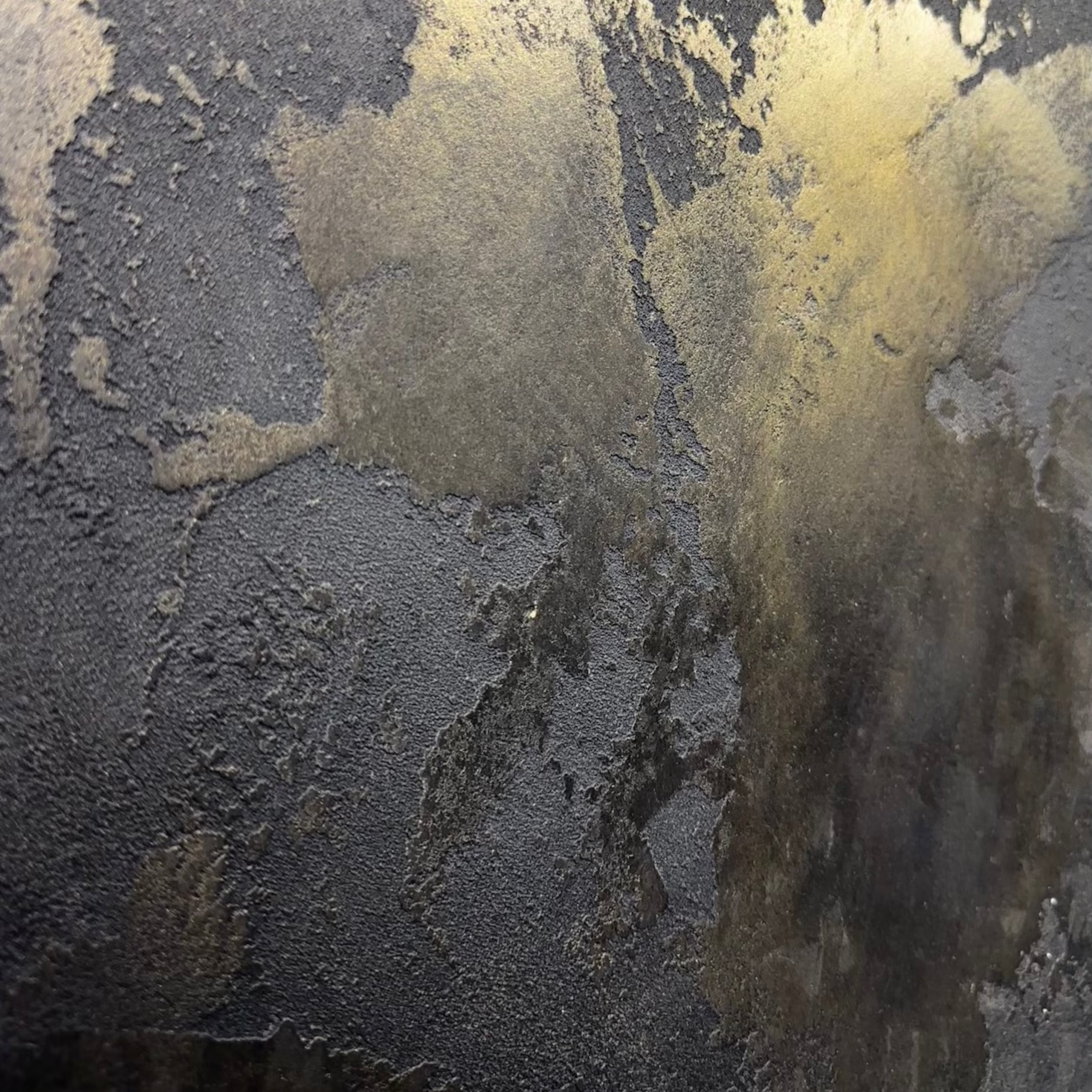 How to apply Volcanic black stone with bronze wax: A step-by-step guide